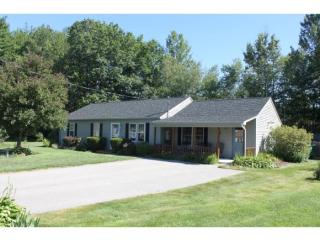 10 Village Ln, Rochester, NH 03867-2047