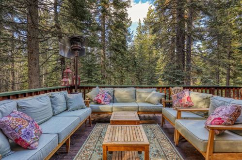 14050 Copenhagen Dr, Truckee CA  96161-6627 exterior