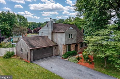 1007 Signal Hill Ln, Lancaster, PA 17601-1548