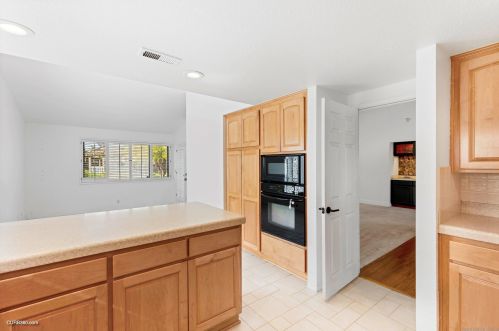 2021 Sonora Ct, Vista CA  92081-8946 exterior