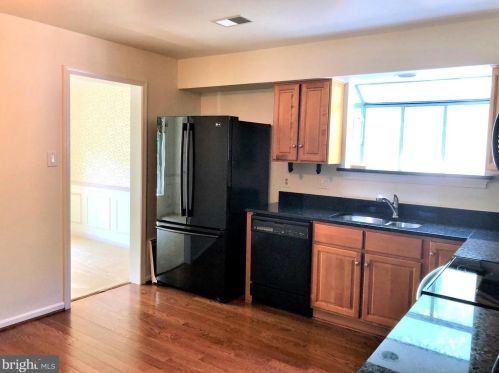 3310 Applegrove Ct, Herndon, VA 20171-3941