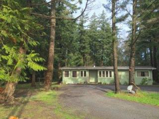 101 Twigs Ln, Eastsound, WA 98245-8900