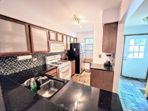 9 Carey Ln, Streamwood, IL 60107-6662