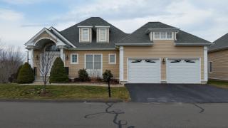 2 Mulligan Dr, Wallingford, CT 06492-5457
