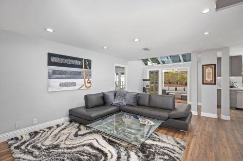 10 Vispera, Irvine CA  92620-2127 exterior