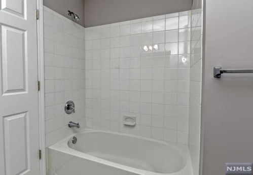 59 Magnolia Way, Paterson NJ  07508-3114 exterior