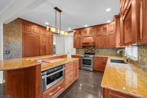 35 Mallard Dr, Hackettstown NJ  07840-2821 exterior