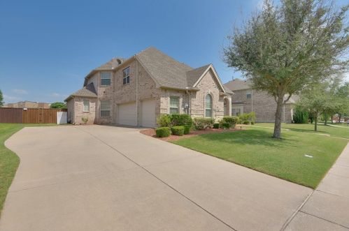 7020 Royal Oak Estates Dr, Garland, TX 75048-3427