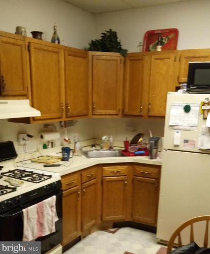 2144 10th St, Philadelphia, PA 19122-1210