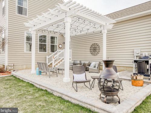 395 Lord Fairfax St, Charles Town WV 25414-2529 exterior