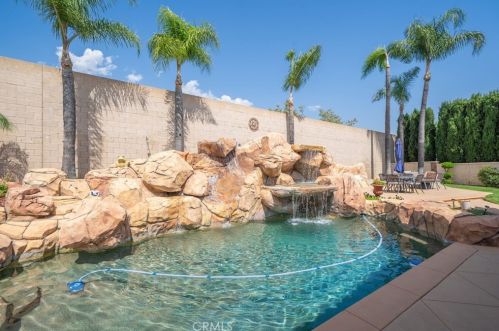 1946 Redding Way, Upland, CA 91784-1617