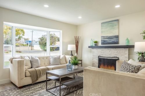 8212 Munster Dr, Huntington Beach CA  92646-5025 exterior
