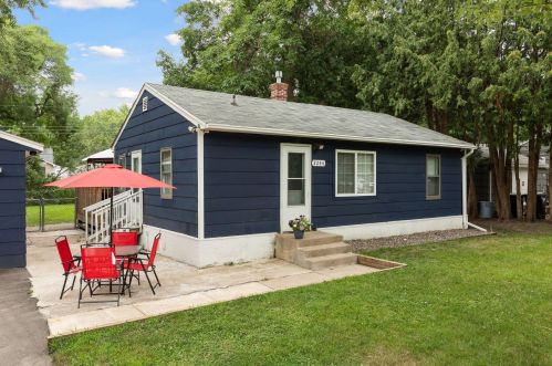 2244 Hillview Rd, Saint Paul, MN 55112-1268