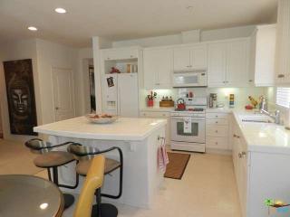 2675 Desert Breeze Way, Palm Springs, CA 92262-8801