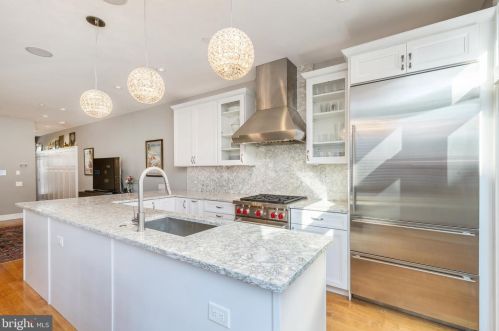 734 Kater St, Philadelphia, PA 19147-2011