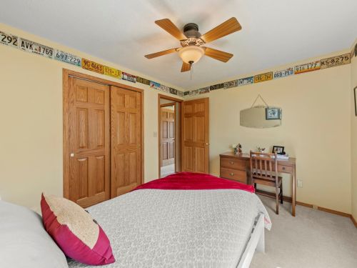 1315 Yorkshire Dr, Sycamore IL  60178-3236 exterior