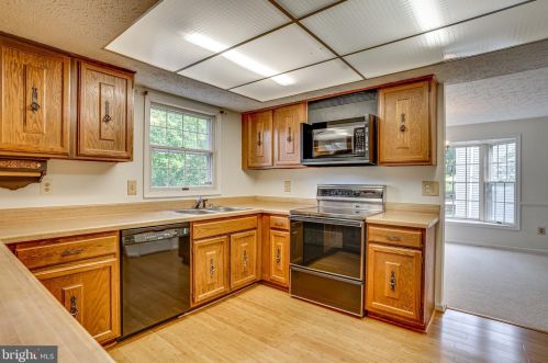 6315 Falling Brk Dr, Springfield VA  22015-4033 exterior