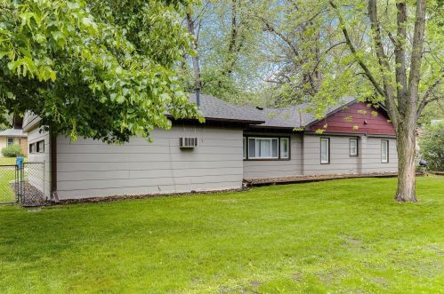 2705 Kirkwood Ln, Minneapolis MN  55441-2925 exterior