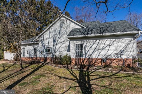 2 Birchwood Ct, Princeton NJ  08540-5041 exterior