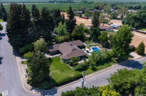 2 Pistachio Dr, Chico, CA 95928-7417