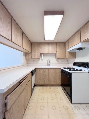 3050 Bristol St, Santa Ana, CA 92704-6707