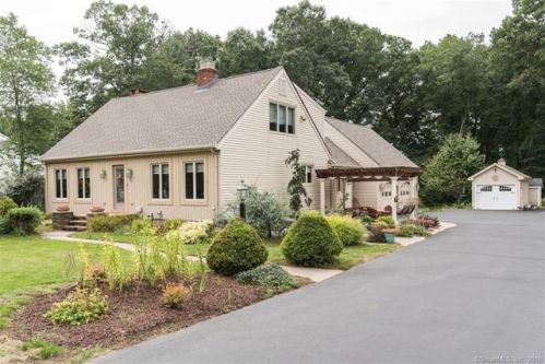 46 Luciano Dr, Southington, CT 06489-1233