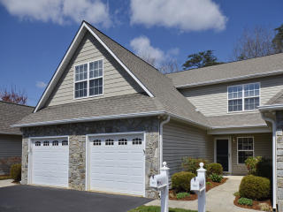 102 Waters Edge Dr, Weaverville, NC 28787-8474