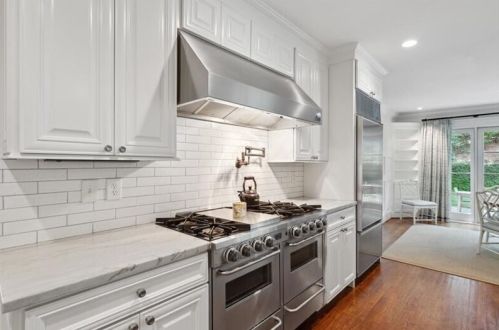 554 Mnr Rdg Dr, Atlanta GA  30305-3512 exterior