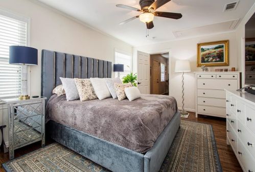 4244 Cresthaven Rd, Dallas TX  75209-3010 exterior