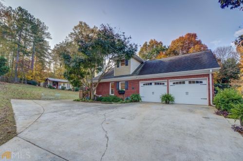 2381 Stedman Ln, Conyers GA  30094-4762 exterior