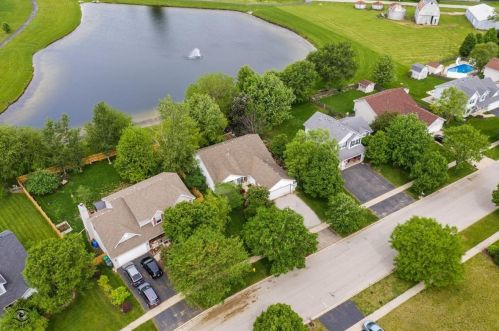 25908 Cobblestone Ln, Minooka, IL 60410-8401