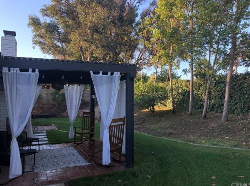 6807 Rycroft Dr, Riverside CA  92506-5352 exterior