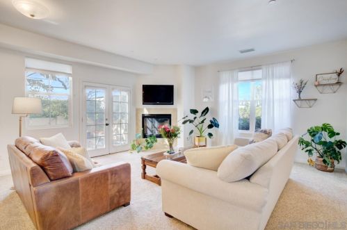 507 Pine Ave, Carlsbad, CA 92008-3014