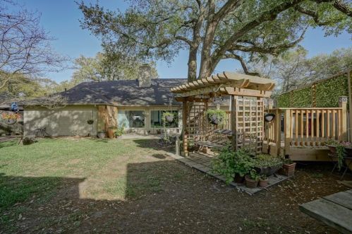 2021 Willowwisp, Taylor Lake Village TX  77586-3312 exterior