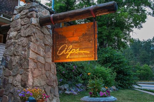 38619 Boulder Canyon Dr, Boulder, CO 80302-9654