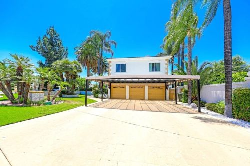6941 Orozco Dr, Riverside, CA 92506-5583