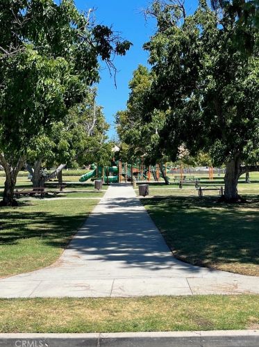 2057 Calle La Sombra, Simi Valley CA  93063-3666 exterior