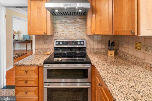 1 Teak Ln, Princeton NJ 08540-4724 exterior