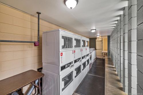 1550 Wilder Ave, Honolulu HI  96822-4678 exterior