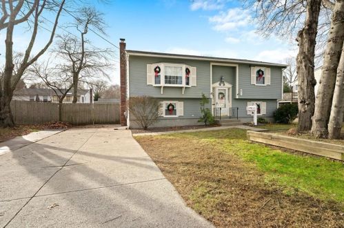 41 Winifred Ave, Warwick, RI 02889-3331