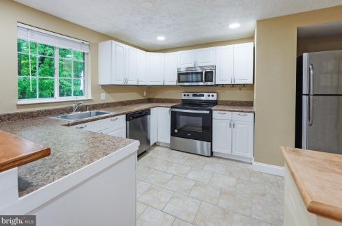 8364 Fern Leaf Ct, Springfield VA  22153-3863 exterior