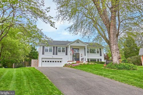 8015 Agin Ct, Mc Lean, VA 22102-2704