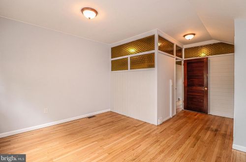 635 Parkway Ave, Trenton NJ  08618-2723 exterior