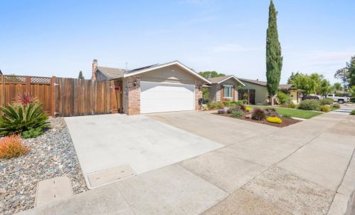 7791 Santa Barbara Dr, Gilroy, CA 95020-5322