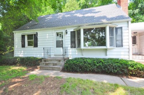 8 Orchard Hill Dr, Granby, CT 06035-2222