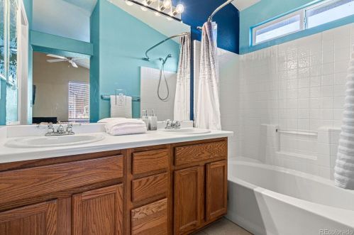 5162 Nepal Way, Aurora CO 80015-6403 exterior