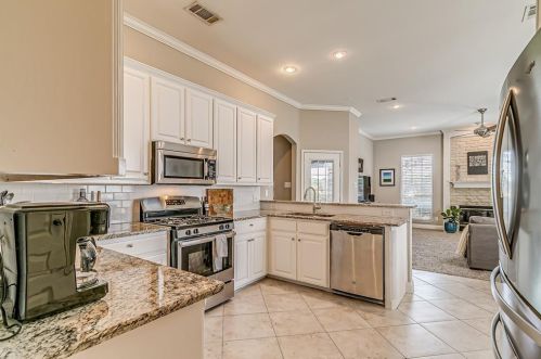 7308 Spring Oak Dr, North Richland Hills TX  76182-3708 exterior