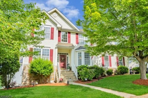 20 Winding Hill Dr, Hackettstown, NJ 07840-5671