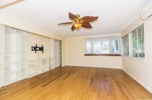 229 Anapalau St, Honolulu HI  96825-2244 exterior