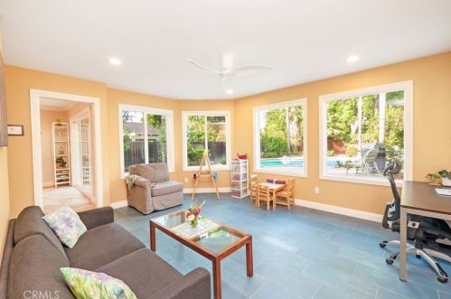 3975 Beechwood Pl, Riverside CA  92506-1160 exterior